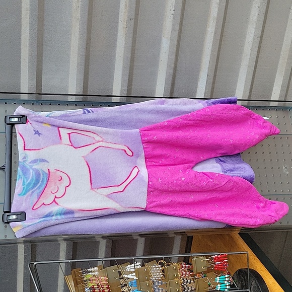 Blankie tails unicorn Mermaid blanket - Picture 2 of 3